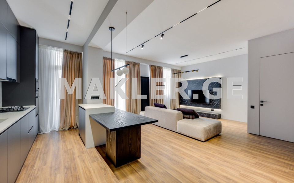  იყიდება 4 ოთახიანი  ბინა ისანში  რიჩარდ ჰოლბრუკის ქუჩაზე 