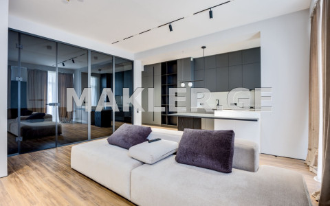  იყიდება 4 ოთახიანი  ბინა ისანში  რიჩარდ ჰოლბრუკის ქუჩაზე 