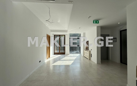  ქირავდება 320 m² ფართობის ოფისი მთაწმინდაზე (ძველ თბილისში)  პ. კაკაბაძის ქუჩაზე 