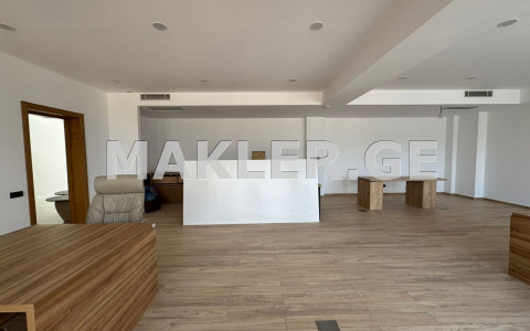  ქირავდება 320 m² ფართობის ოფისი მთაწმინდაზე (ძველ თბილისში)  პ. კაკაბაძის ქუჩაზე 