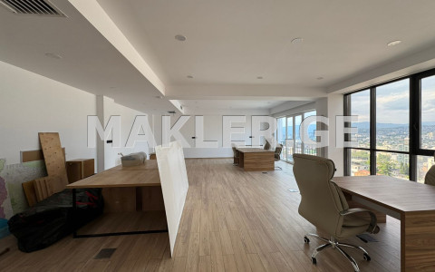  ქირავდება 320 m² ფართობის ოფისი მთაწმინდაზე (ძველ თბილისში)  პ. კაკაბაძის ქუჩაზე 