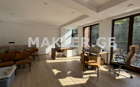  ქირავდება 320 m² ფართობის ოფისი მთაწმინდაზე (ძველ თბილისში)  პ. კაკაბაძის ქუჩაზე 