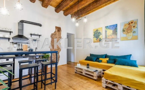  Сдаётся 3 комнатная  Квартира на Мтацминда  (Старый Тбилиси)  на ул. Пушкина 