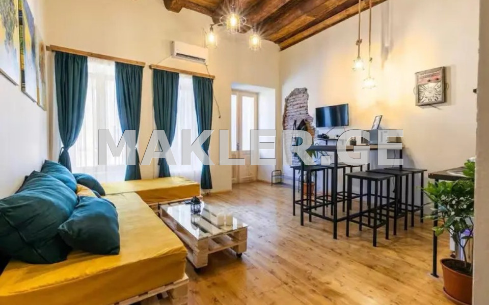  Сдаётся 3 комнатная  Квартира на Мтацминда  (Старый Тбилиси)  на ул. Пушкина 