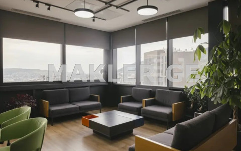  იყიდება 4 ოთახიანი  ბინა ვაკეში