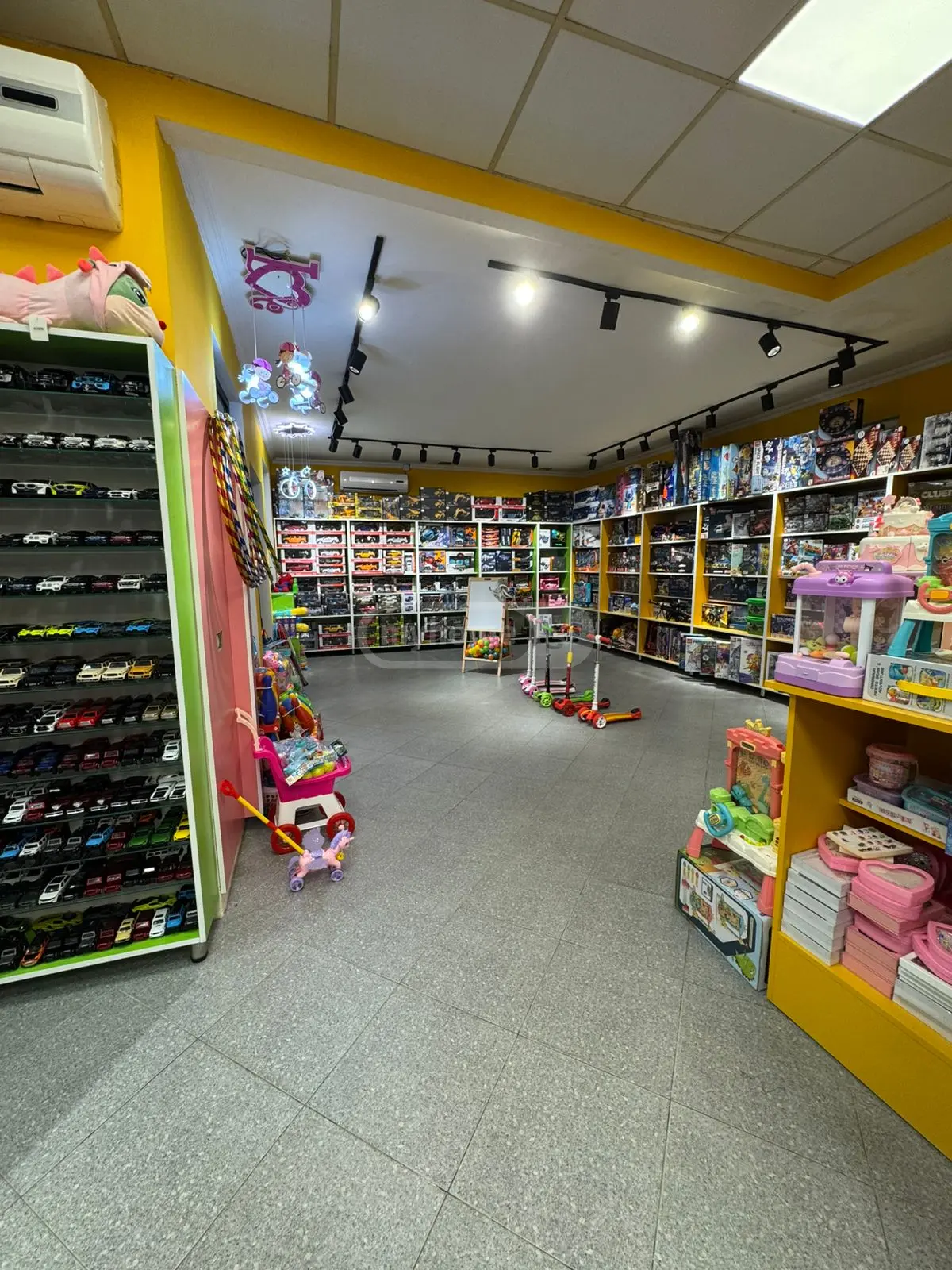 Kiralık 80 m²  İşyeri in Vake dist.