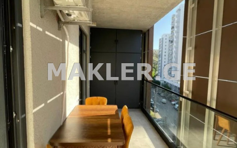  იყიდება 2 ოთახიანი  ბინა საბურთალოზე  მინდელის ქუჩაზე 