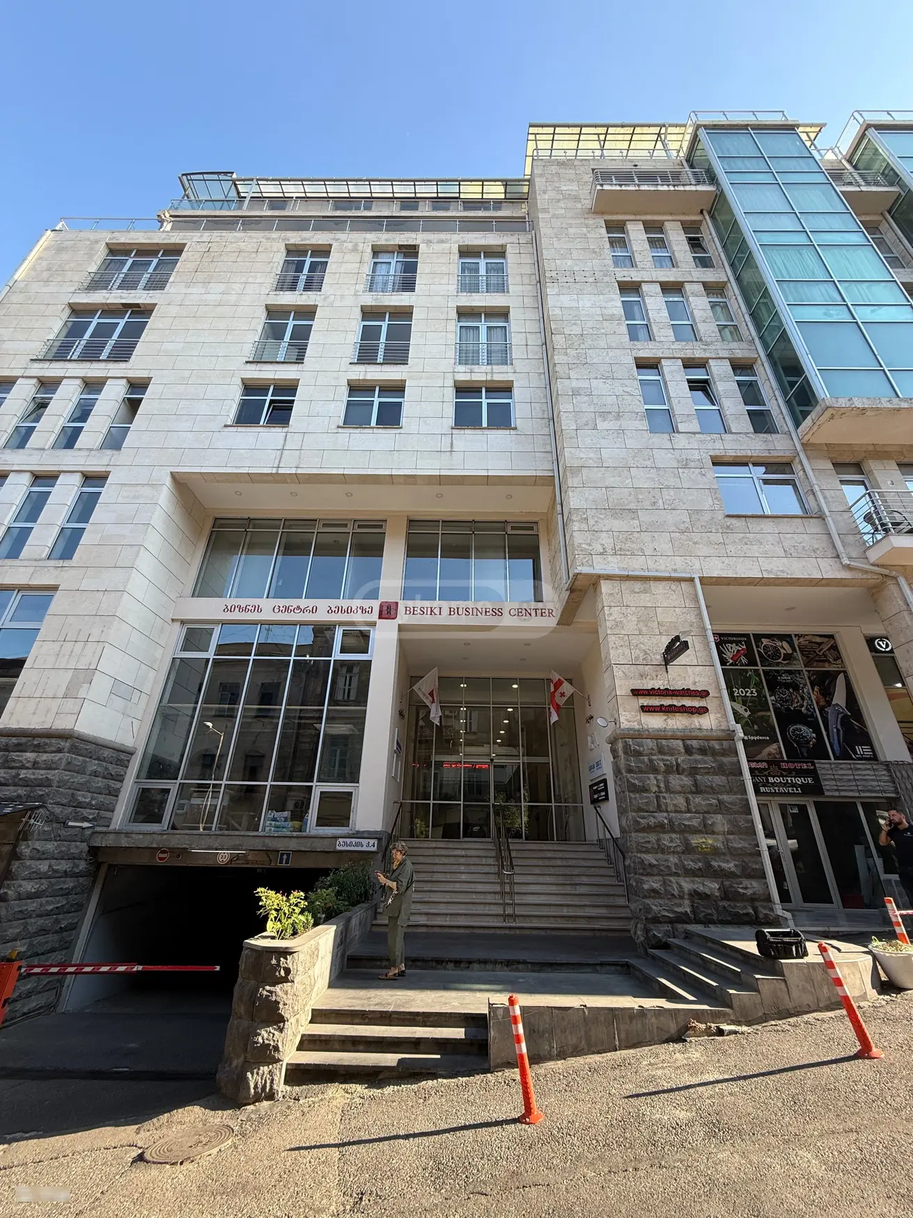 Kiralık 148 m²  İşyeri in Mtatsminda dist. (Old Tbilisi)