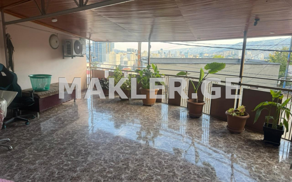  იყიდება 621 m² ფართობის საკუთარი სახლი ვეძისში