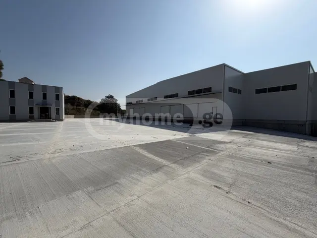 ქირავდება 5000 m² ფართობის კომერციული ფართი ზაჰესში