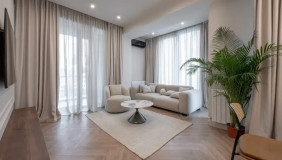 იყიდება 3 ოთახიანი  ბინა ვაკეში