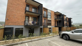 იყიდება 3 ოთახიანი  ბინა ლისის ტბაზე