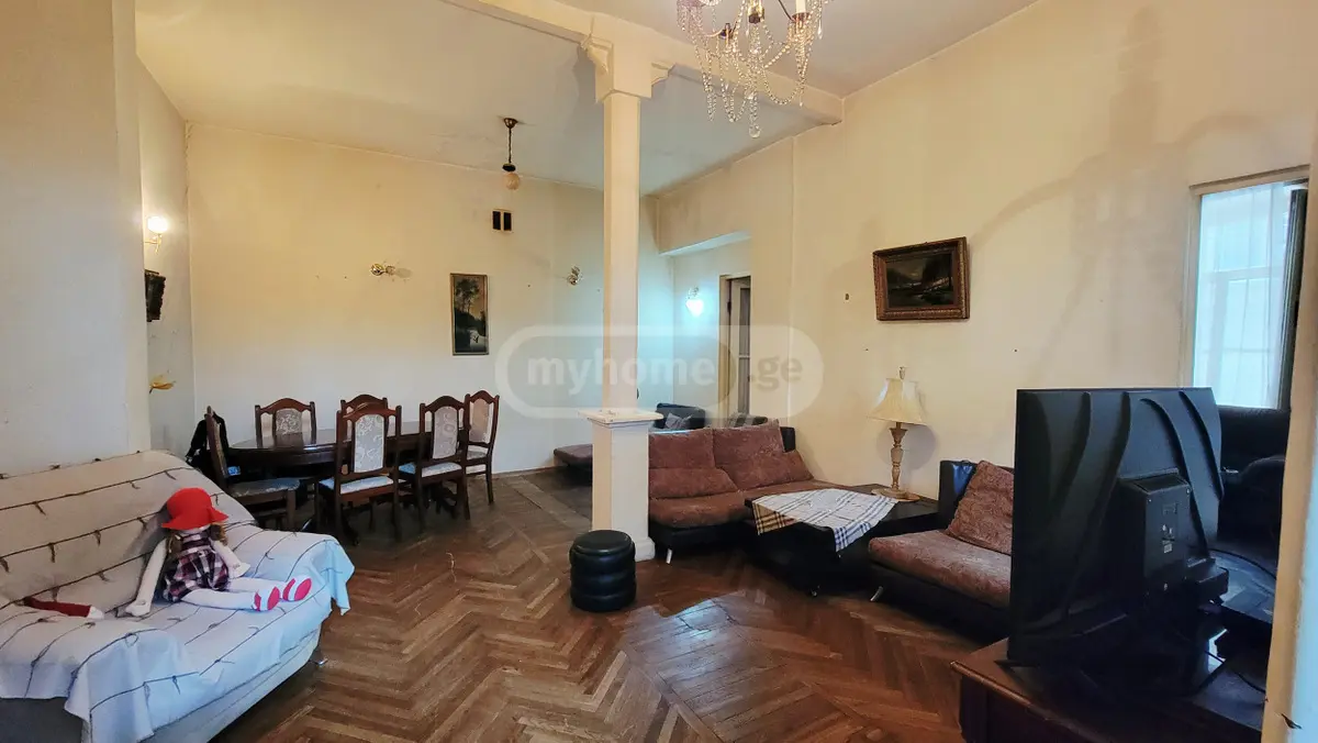 For Sale 3 room  Apartment in Sololaki dist. (Old Tbilisi)