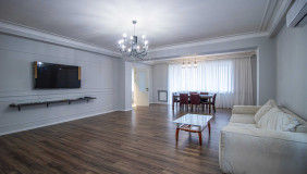 ქირავდება 4 ოთახიანი  ბინა ვაკეში