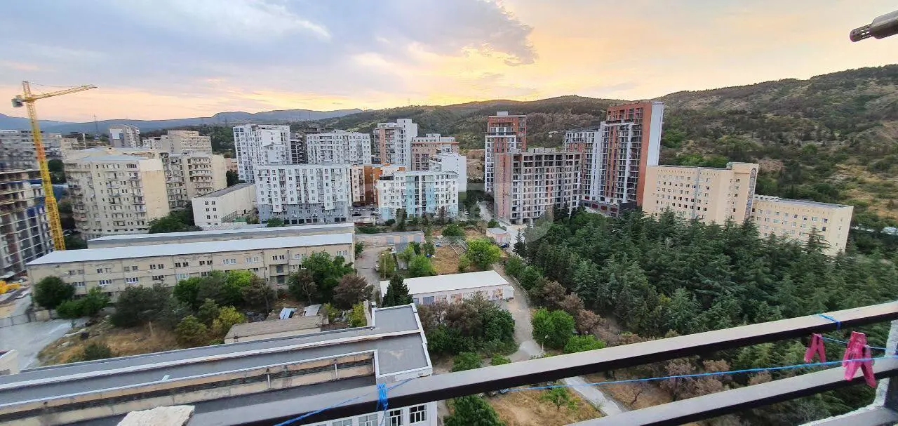 იყიდება 3 ოთახიანი  ბინა საბურთალოზე