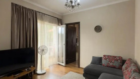 იყიდება 3 ოთახიანი  ბინა ვაკეში