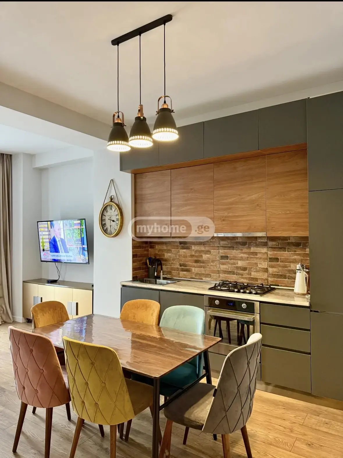 იყიდება 2 ოთახიანი  ბინა საბურთალოზე