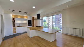 Продается 4 комнатная  Квартира в Ортачале