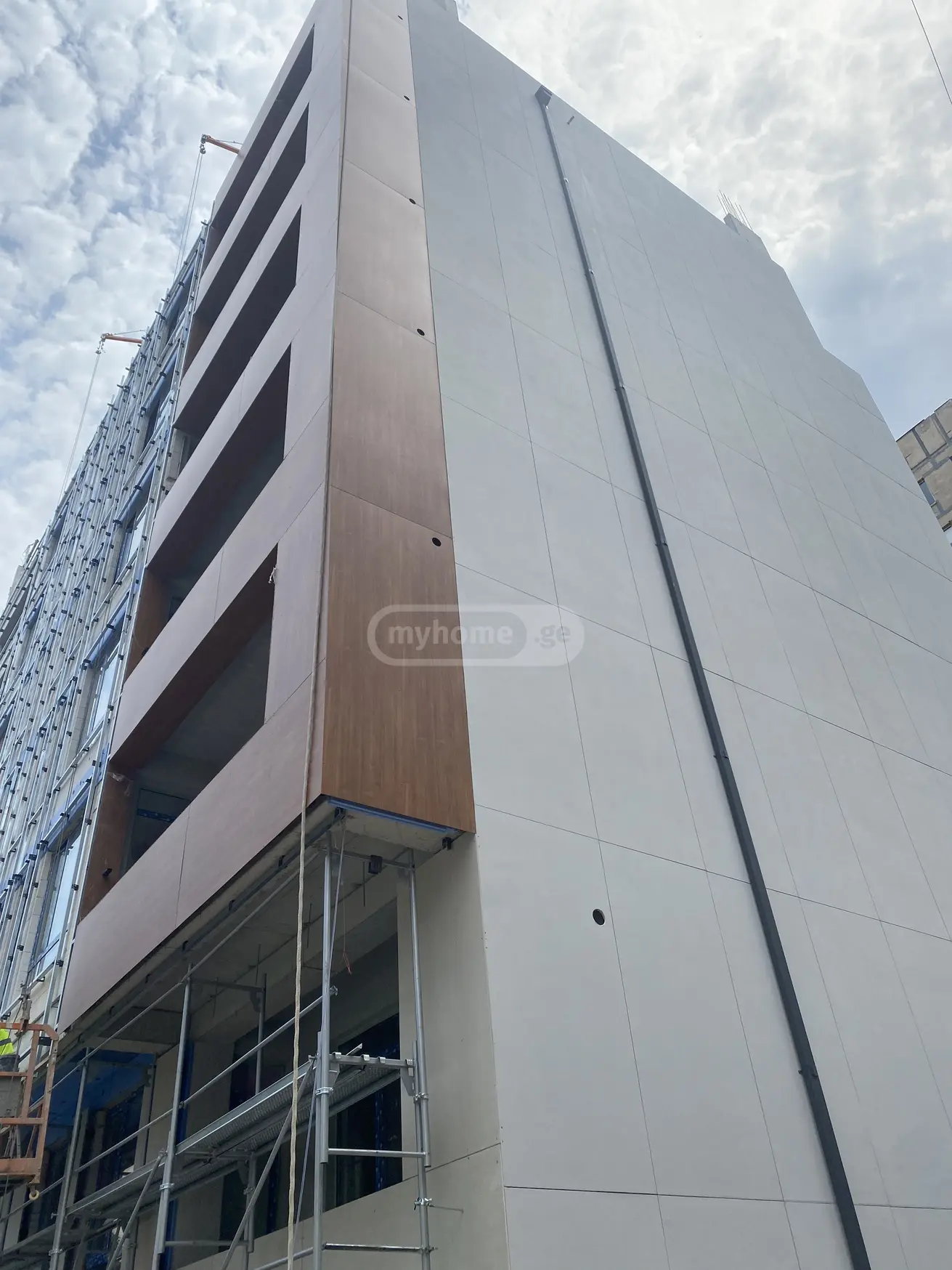 Продается 2 комнатная  Квартира в Ваке