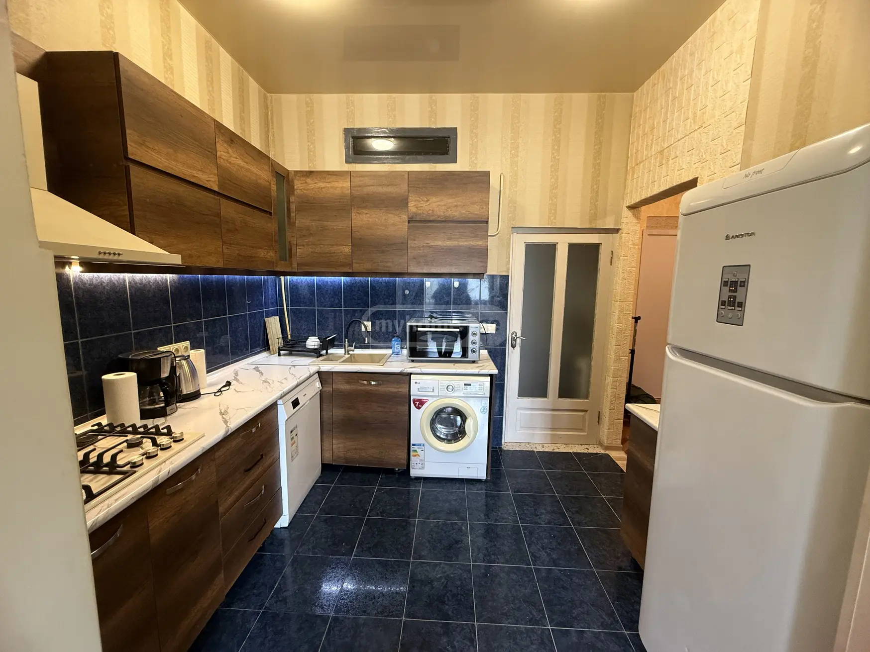 Продается 4 комнатная  Квартира в Сабуртало