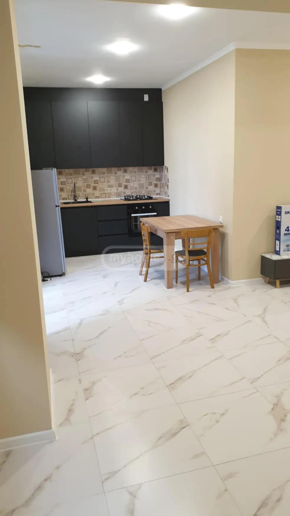 ქირავდება 3 ოთახიანი  ბინა საბურთალოზე