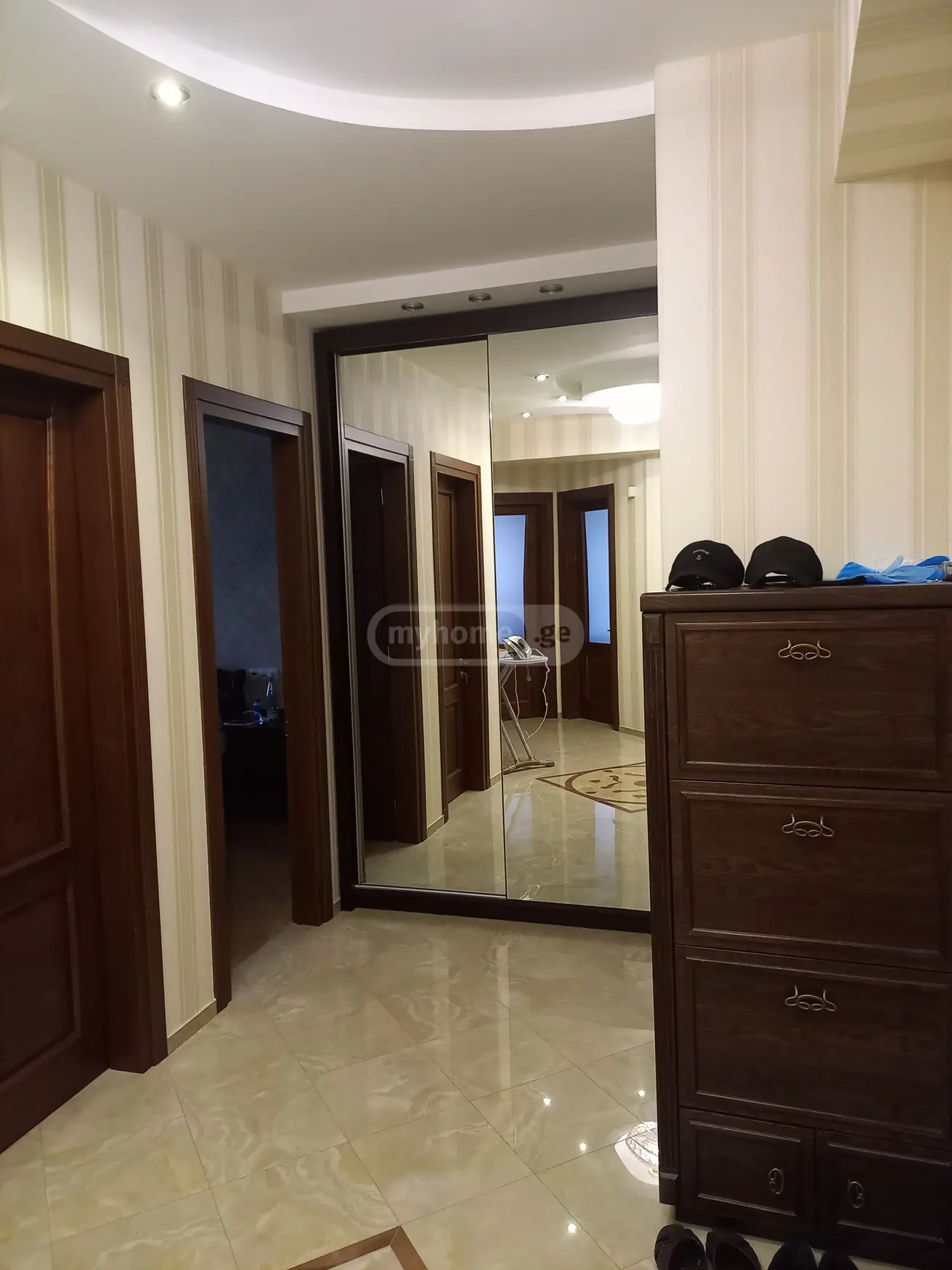 Сдаётся 3 комнатная  Квартира в Сабуртало