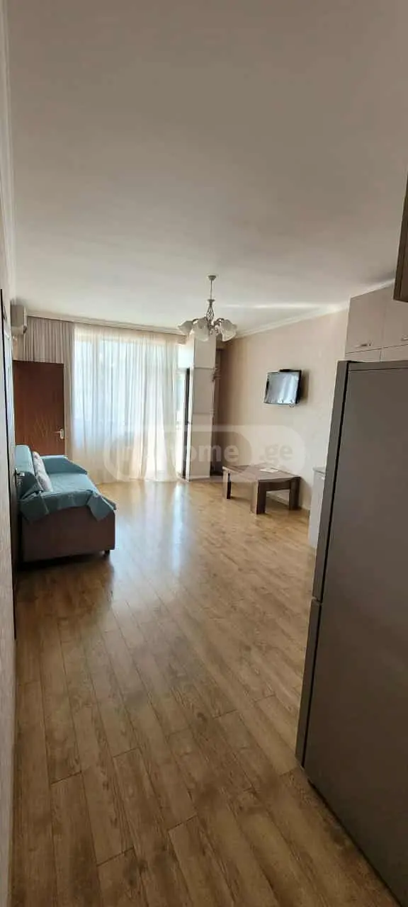  Сдаётся 3 комнатная  Квартира в Сабуртало  на ул. Университетская 