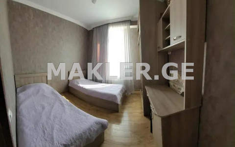  Сдаётся 3 комнатная  Квартира в Сабуртало  на ул. Университетская 