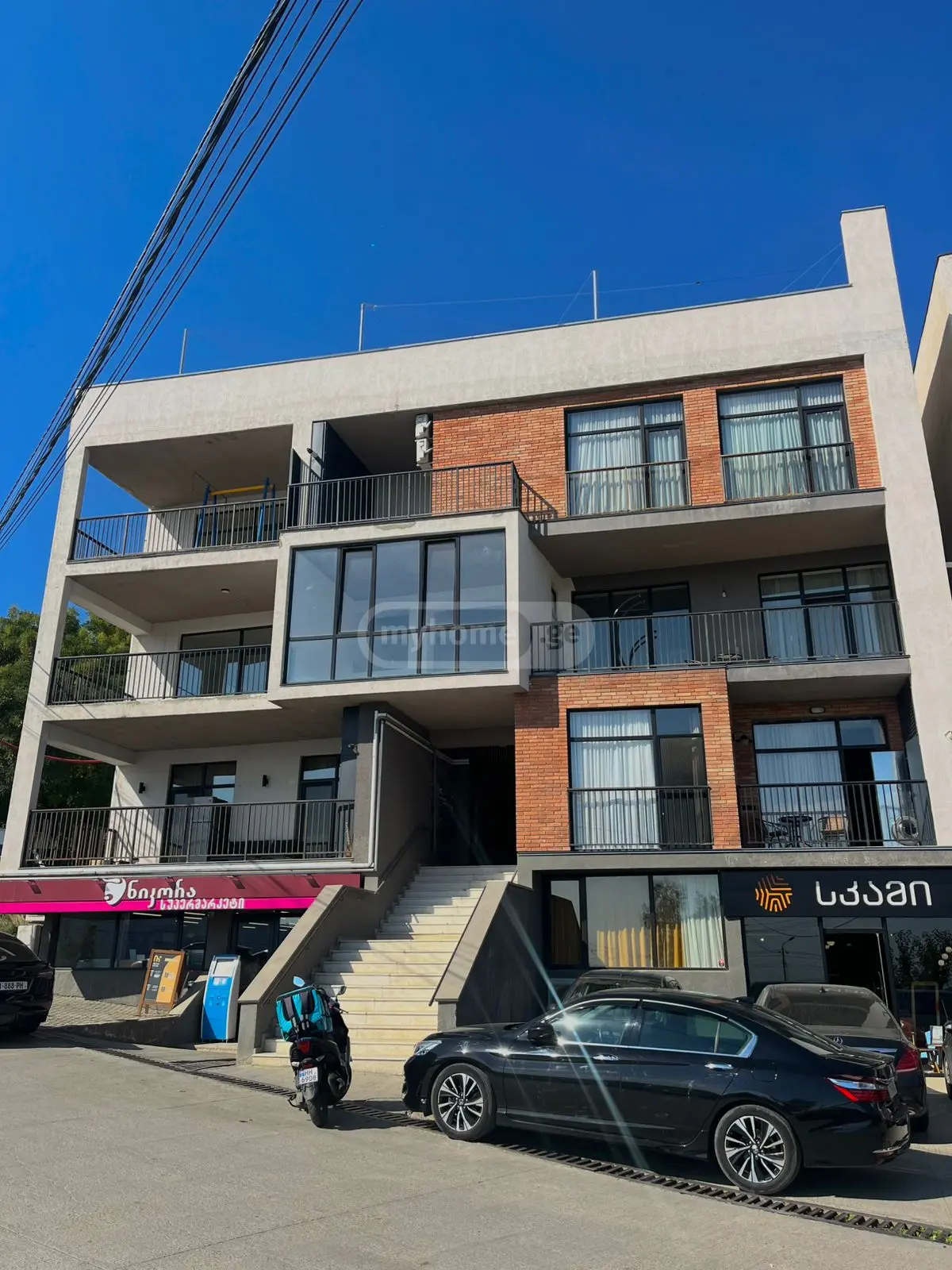 Продается 3 комнатная  Квартира на Озеро Лиси