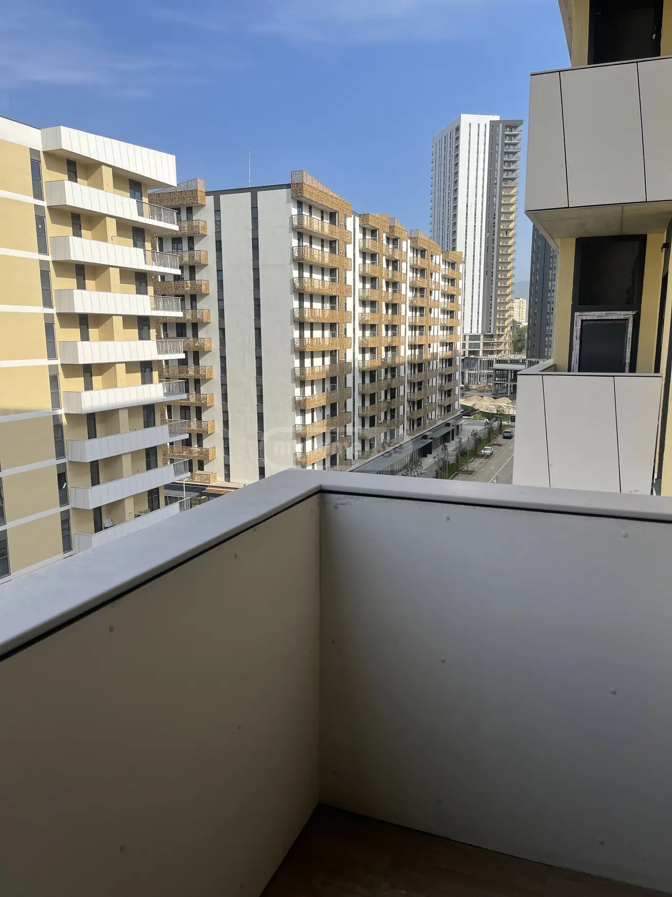 იყიდება 2 ოთახიანი  ბინა საბურთალოზე