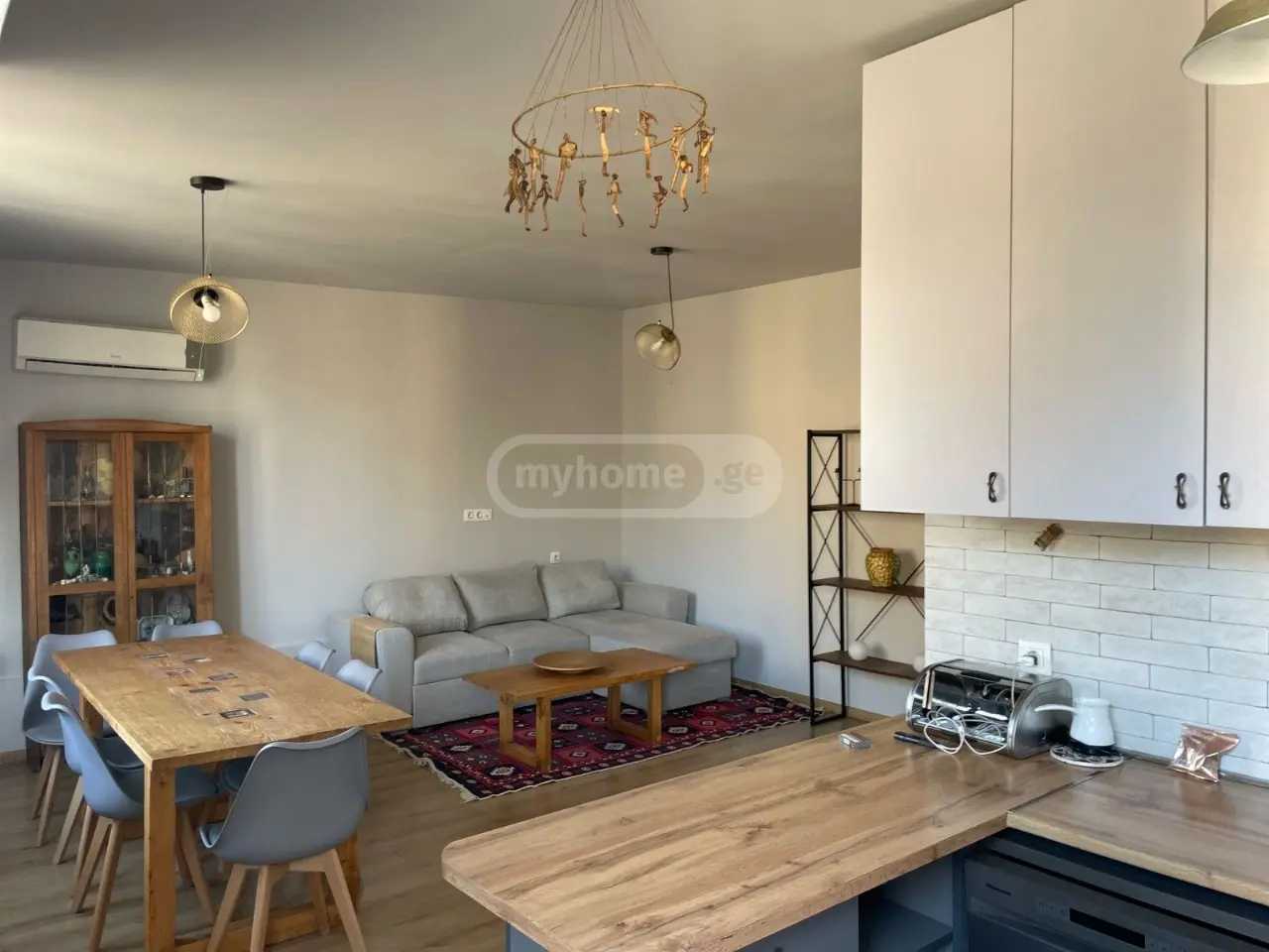 იყიდება 3 ოთახიანი  ბინა ნავთლუღში