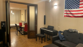 იყიდება 3 ოთახიანი  ბინა ვაკეში