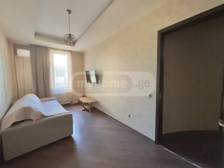 იყიდება 3 ოთახიანი  ბინა საბურთალოზე