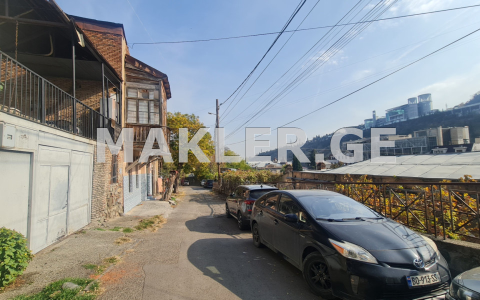  იყიდება 348 m² ფართობის საკუთარი სახლი მთაწმინდაზე (ძველ თბილისში)  ს.მესხის ქუჩაზე 
