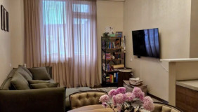 იყიდება 3 ოთახიანი  ბინა საბურთალოზე