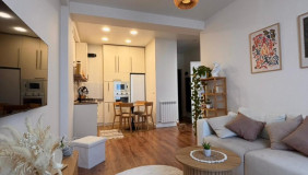 იყიდება 2 ოთახიანი  ბინა დიდ დიღომში