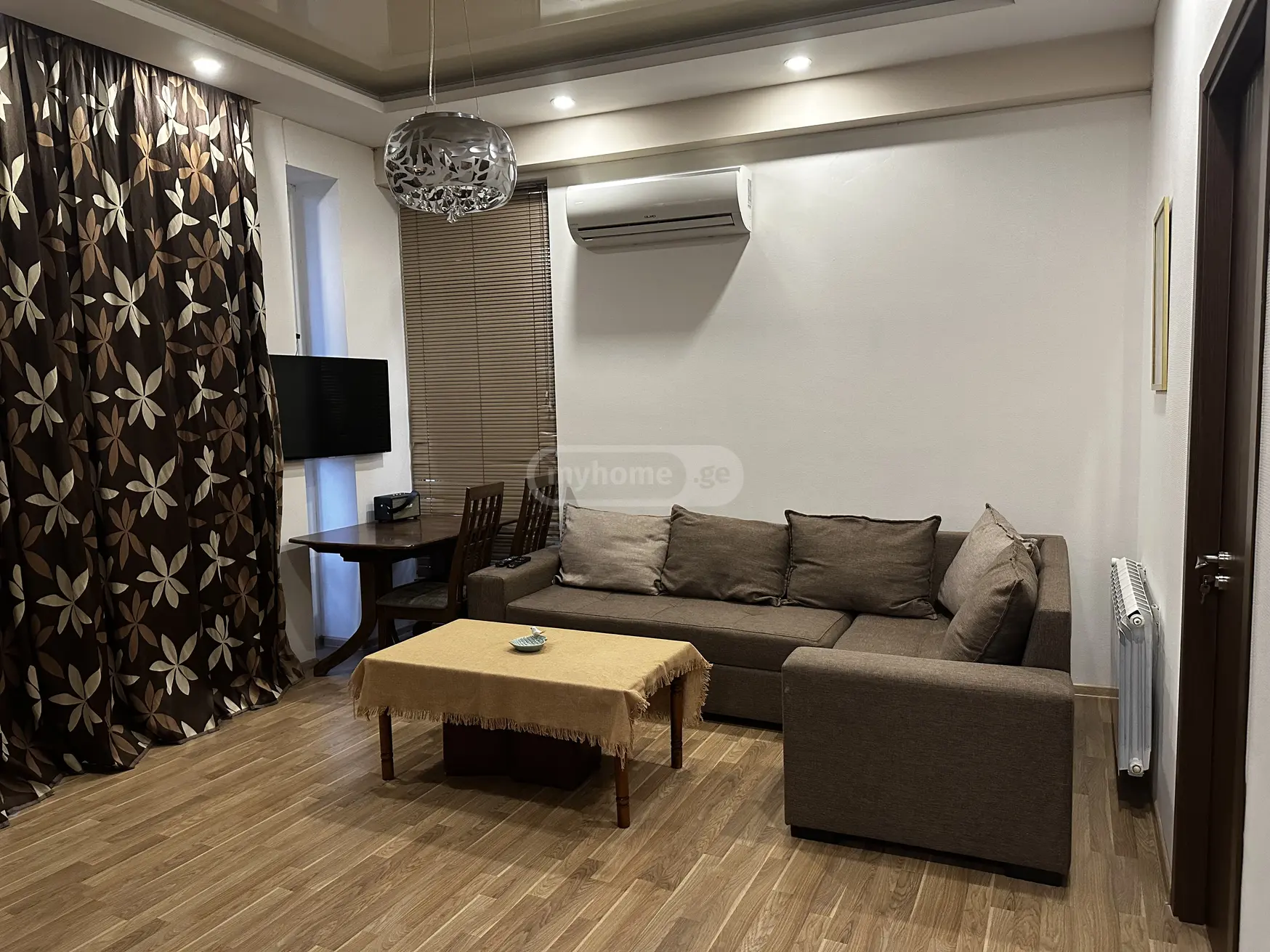 Сдаётся 4 комнатная  Квартира в Сабуртало