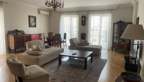 ქირავდება 4 ოთახიანი  ბინა ვაკეში