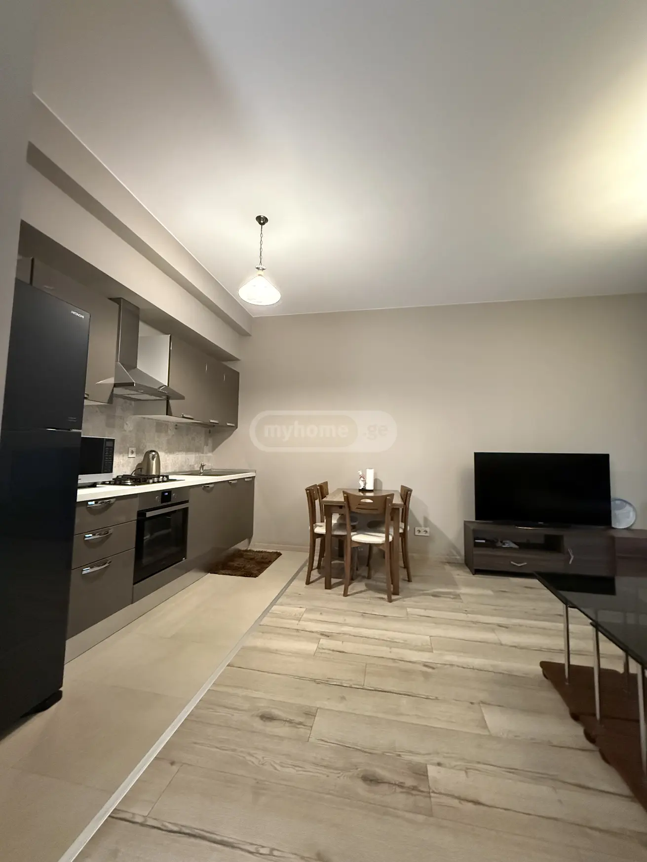 ქირავდება 2 ოთახიანი  ბინა ვაკეში