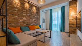 ქირავდება 3 ოთახიანი  ბინა მთაწმინდაზე (ძველ თბილისში)