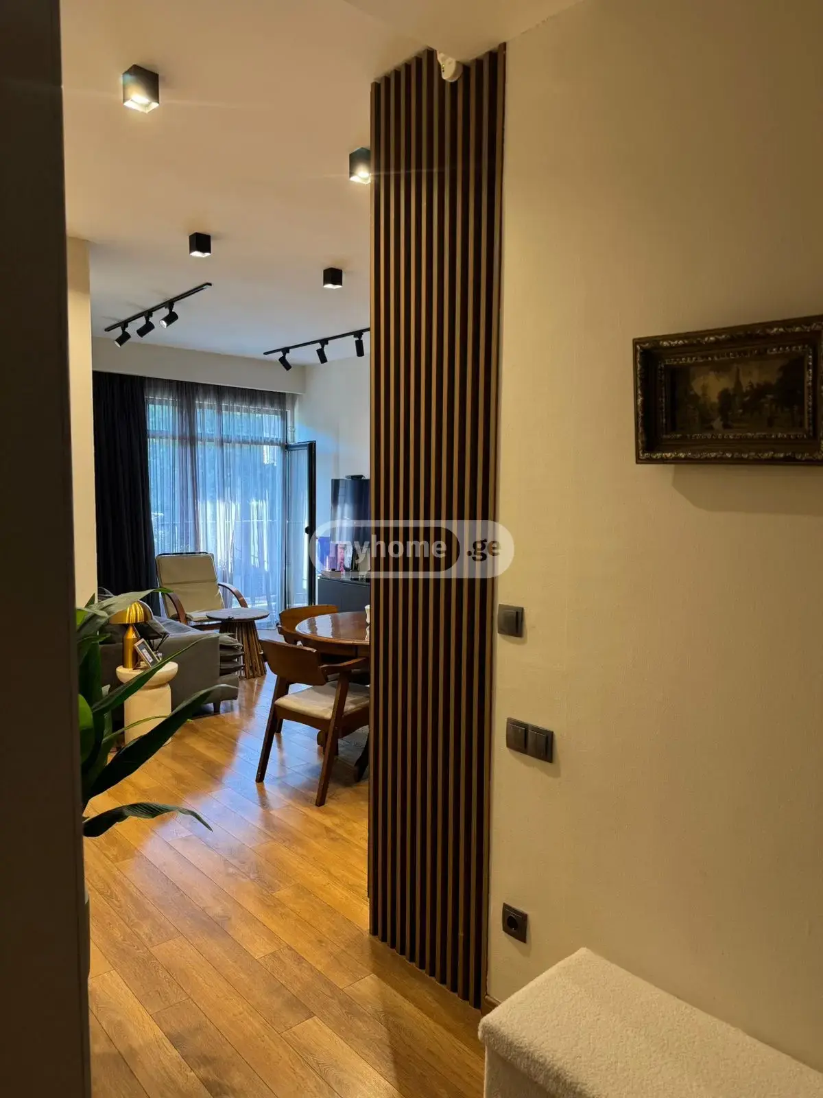 იყიდება 3 ოთახიანი  ბინა საბურთალოზე