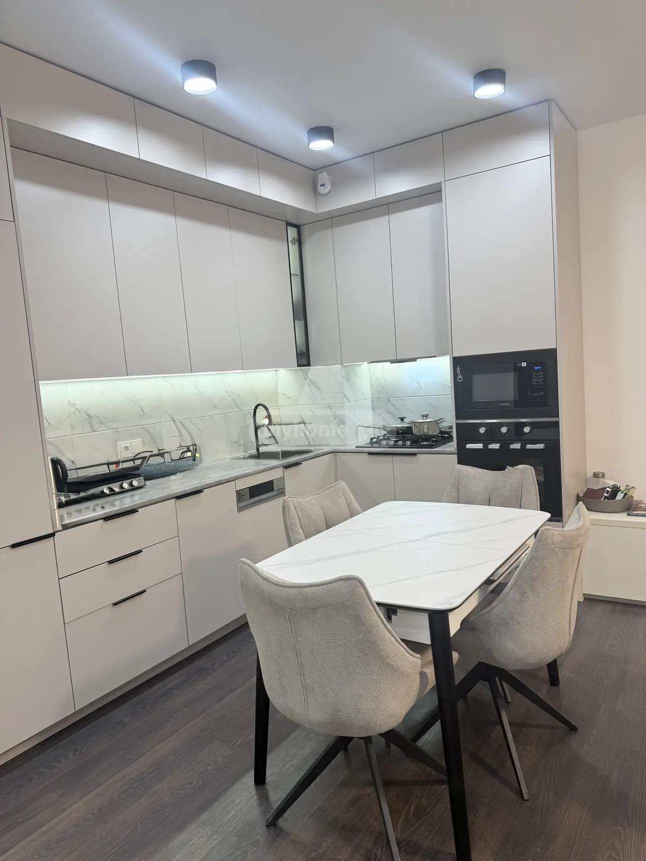 Продается 2 комнатная  Квартира в Сололаки (Старый Тбилиси)