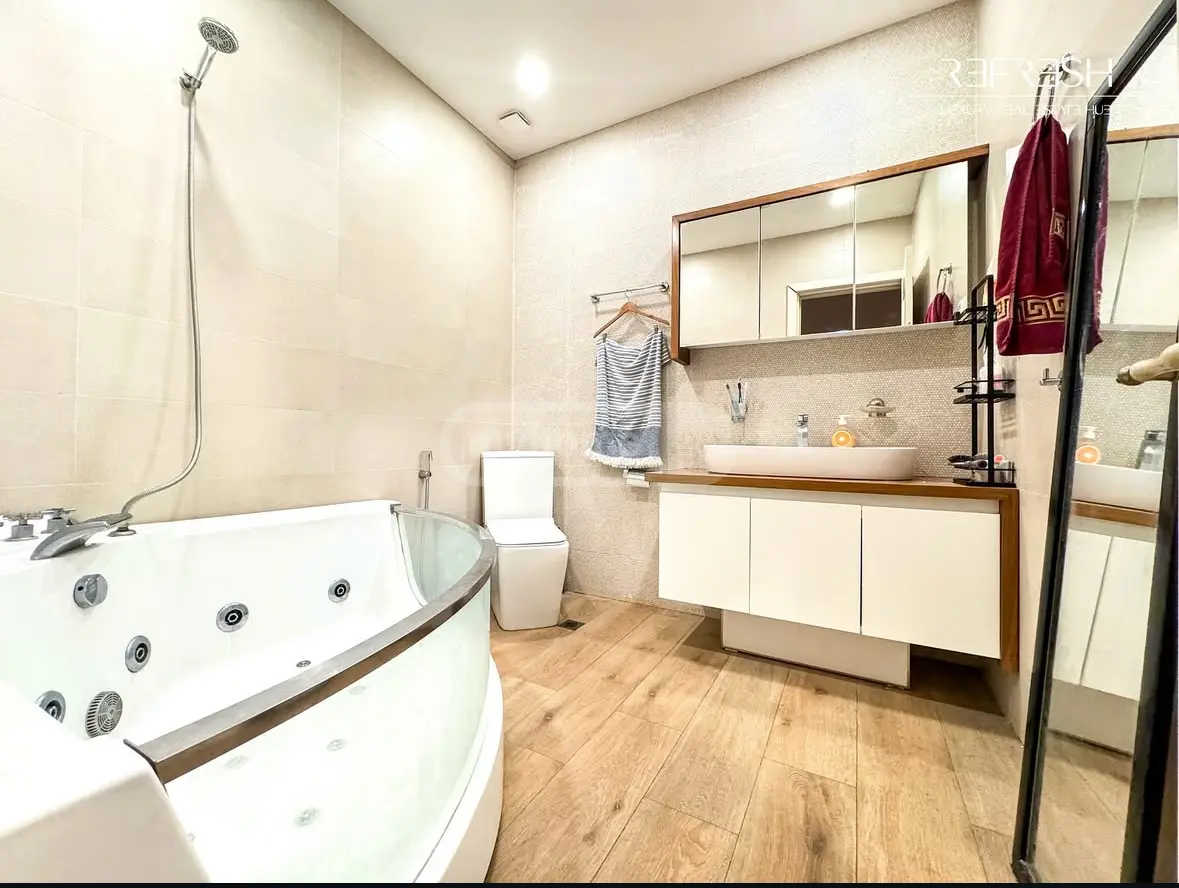  იყიდება 5 ოთახიანი  ბინა საბურთალოზე  ბოჭორიშვილის ქუჩაზე 