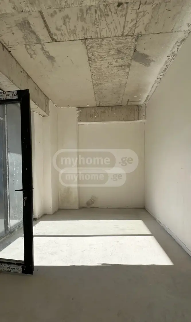 იყიდება 3 ოთახიანი  ბინა ვაკეში