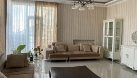 იყიდება 3 ოთახიანი  ბინა ვაკეში