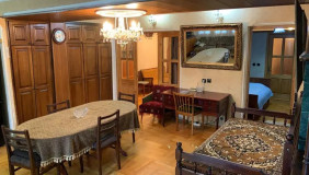 იყიდება 4 ოთახიანი  ბინა საბურთალოზე