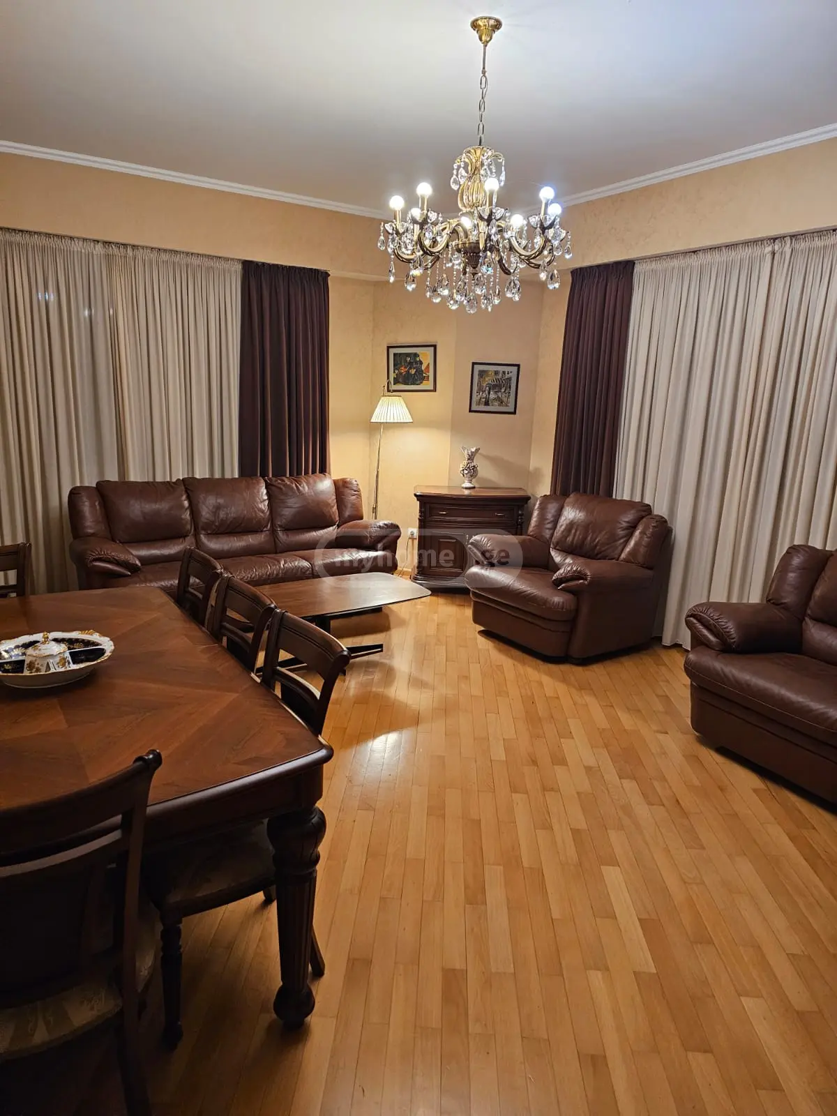 ქირავდება 4 ოთახიანი  ბინა საბურთალოზე