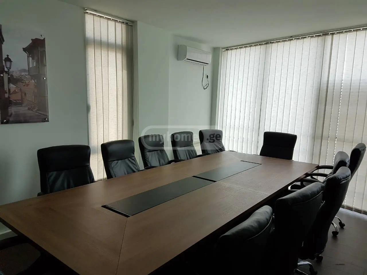 ქირავდება 340 m² ფართობის კომერციული ფართი საბურთალოზე