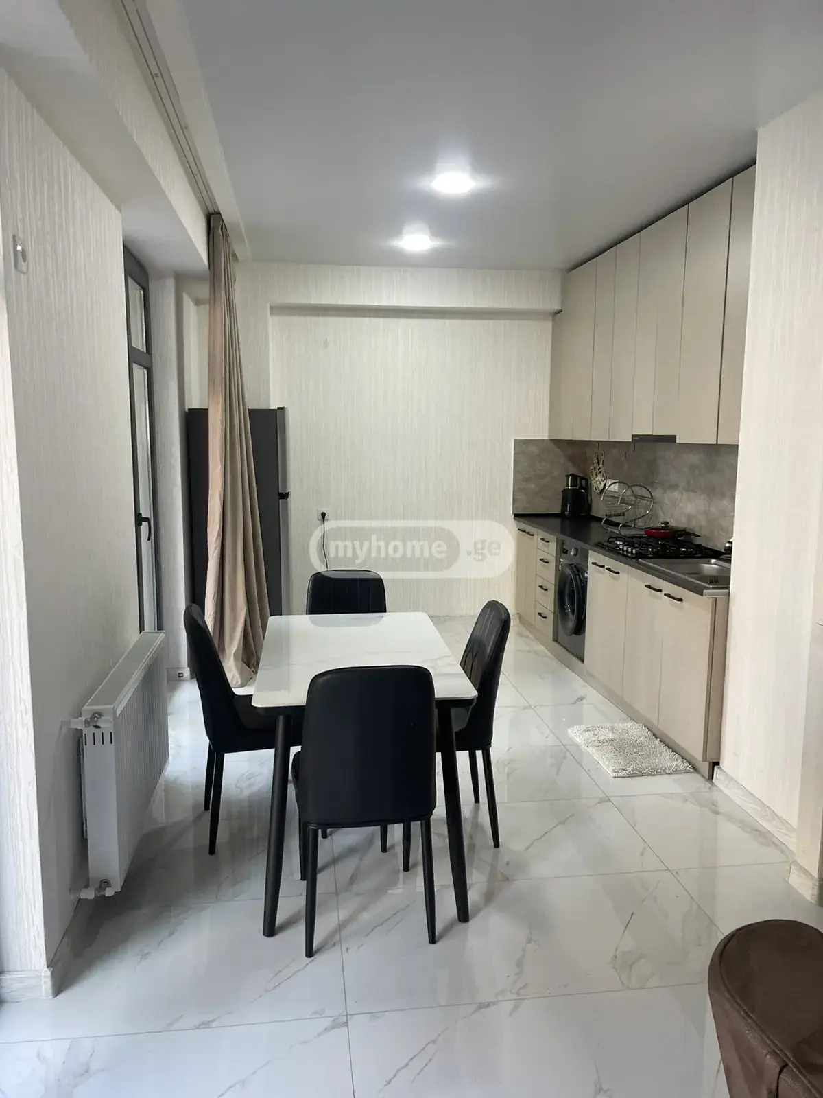 იყიდება 3 ოთახიანი  ბინა საბურთალოზე