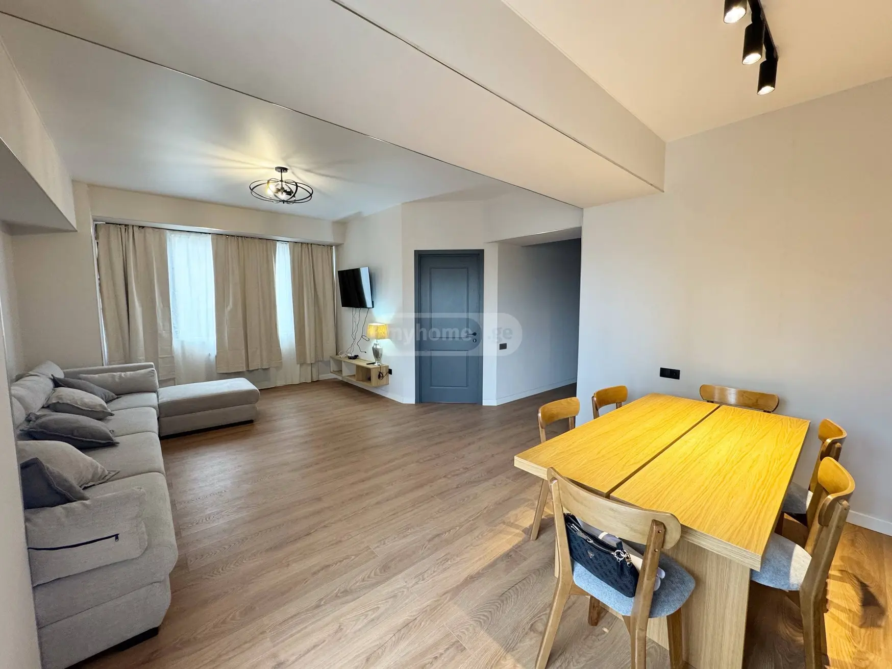 Продается 3 комнатная  Квартира в Ваке